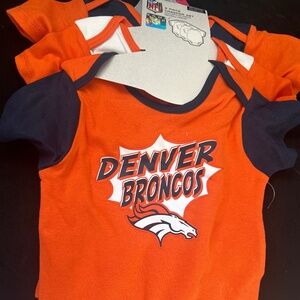 3 Set Broncos Onesie